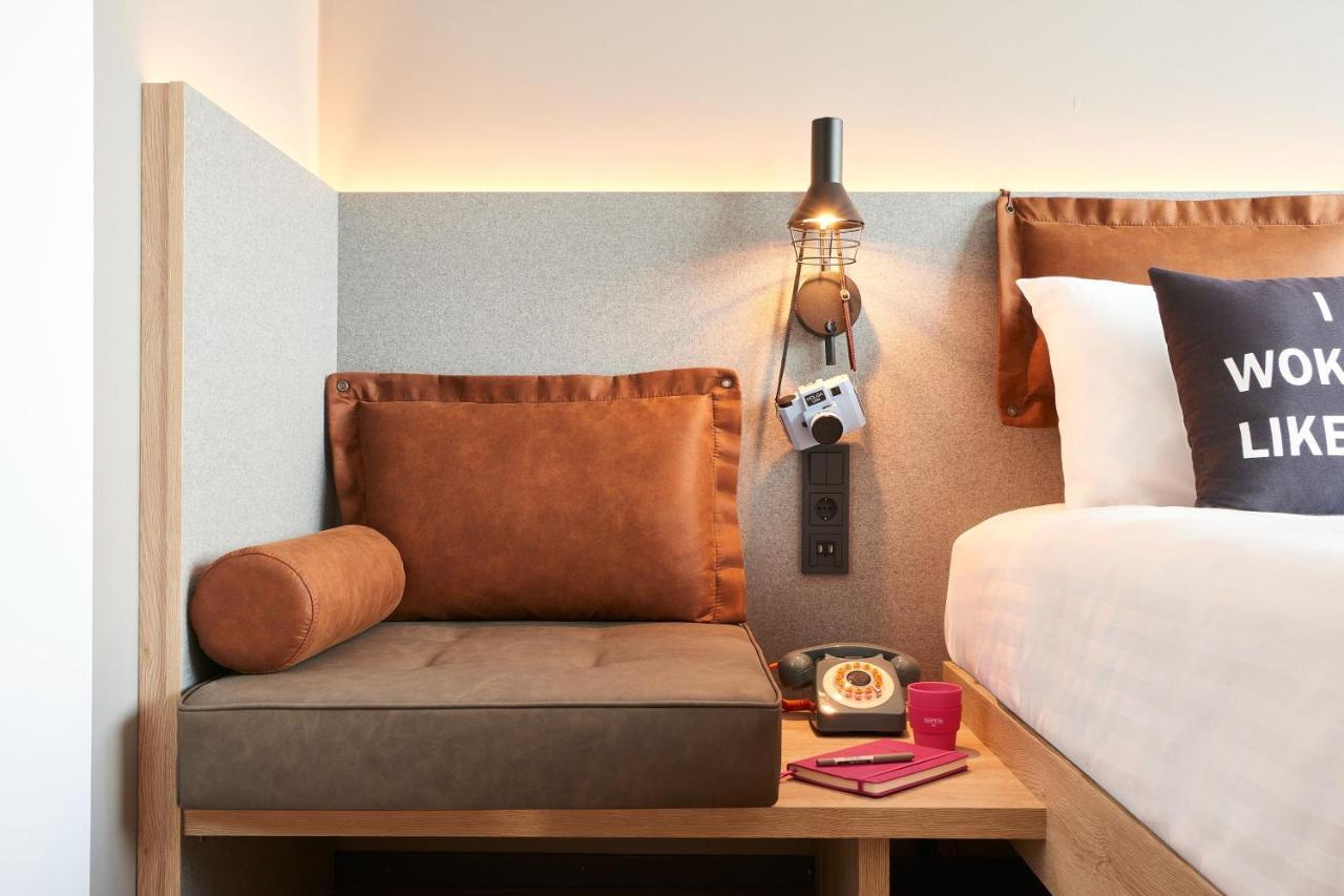 Moxy Amsterdam Schiphol Airport Hotel Hoofddorp Exterior foto
