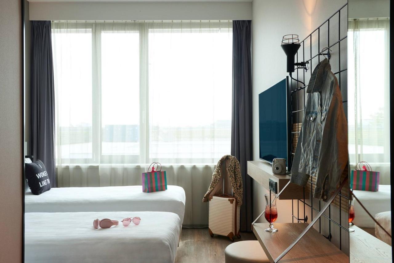 Moxy Amsterdam Schiphol Airport Hotel Hoofddorp Exterior foto