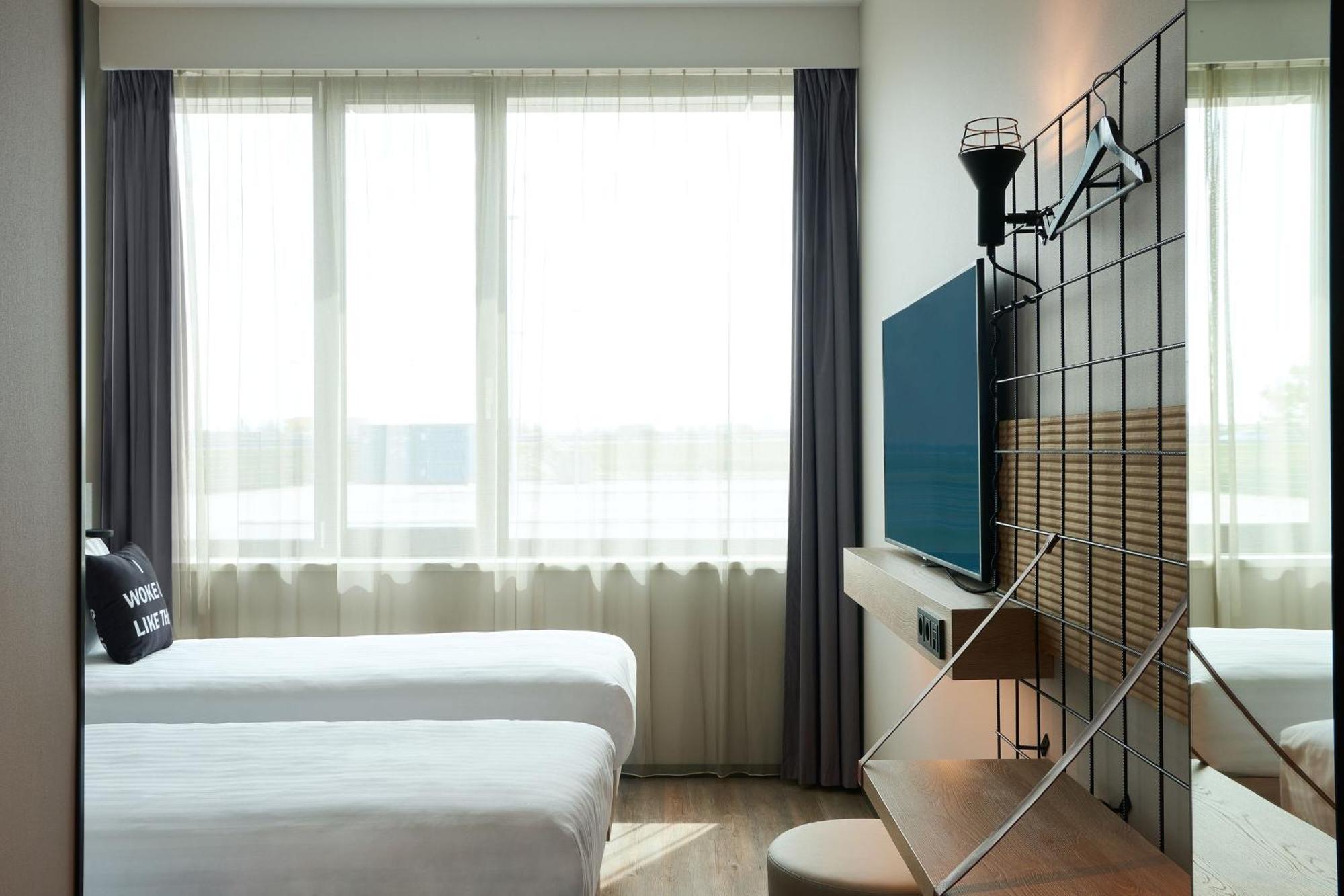 Moxy Amsterdam Schiphol Airport Hotel Hoofddorp Exterior foto