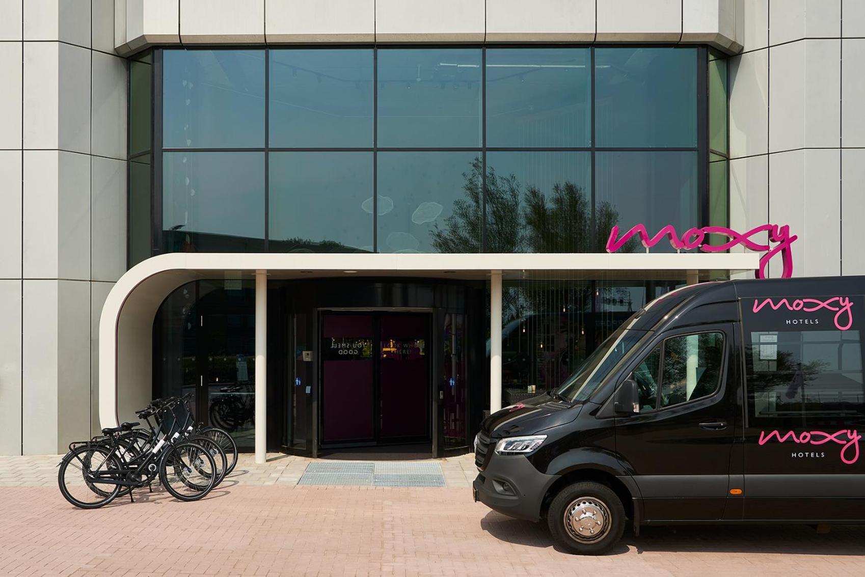 Moxy Amsterdam Schiphol Airport Hotel Hoofddorp Exterior foto