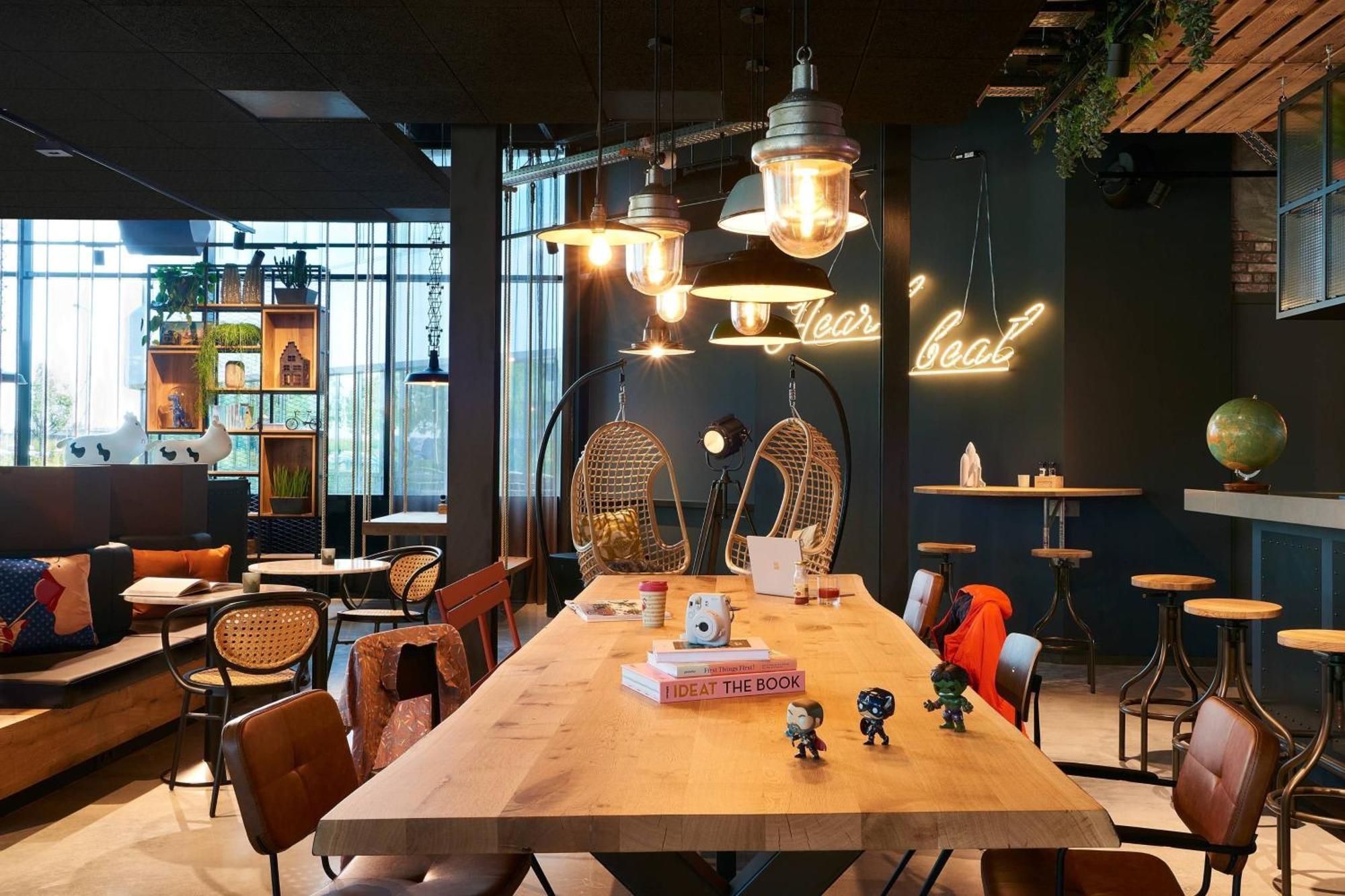 Moxy Amsterdam Schiphol Airport Hotel Hoofddorp Exterior foto